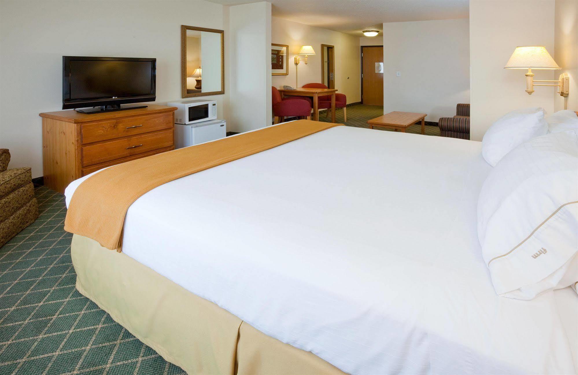 Express & By Ihg Hotel 3*