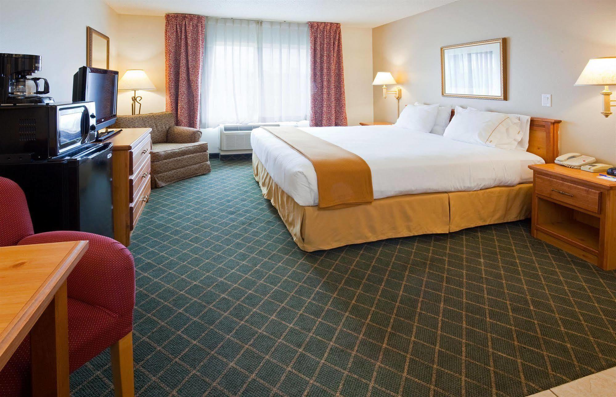 Express & By Ihg Hotel 3*