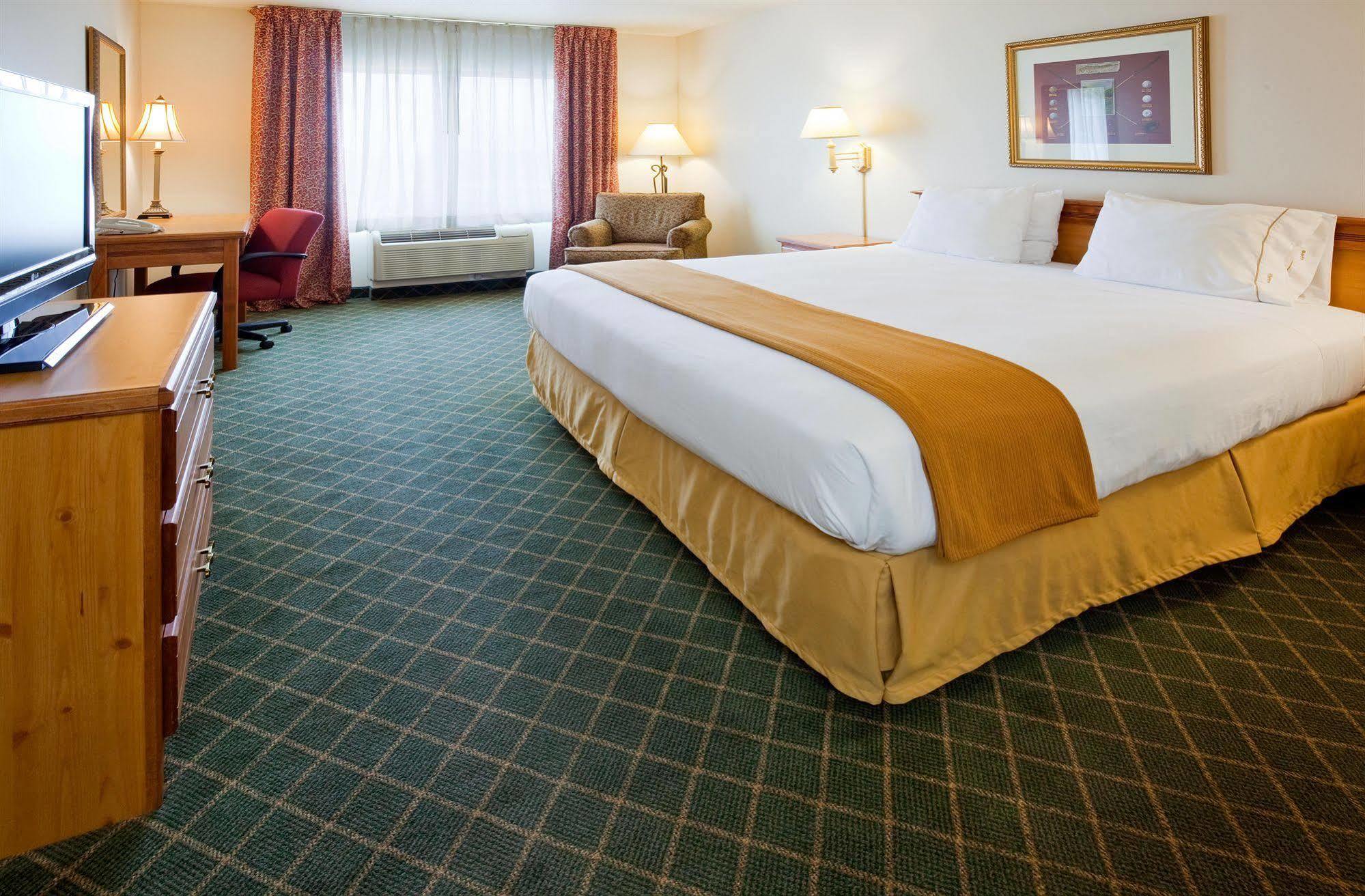 Express & By Ihg